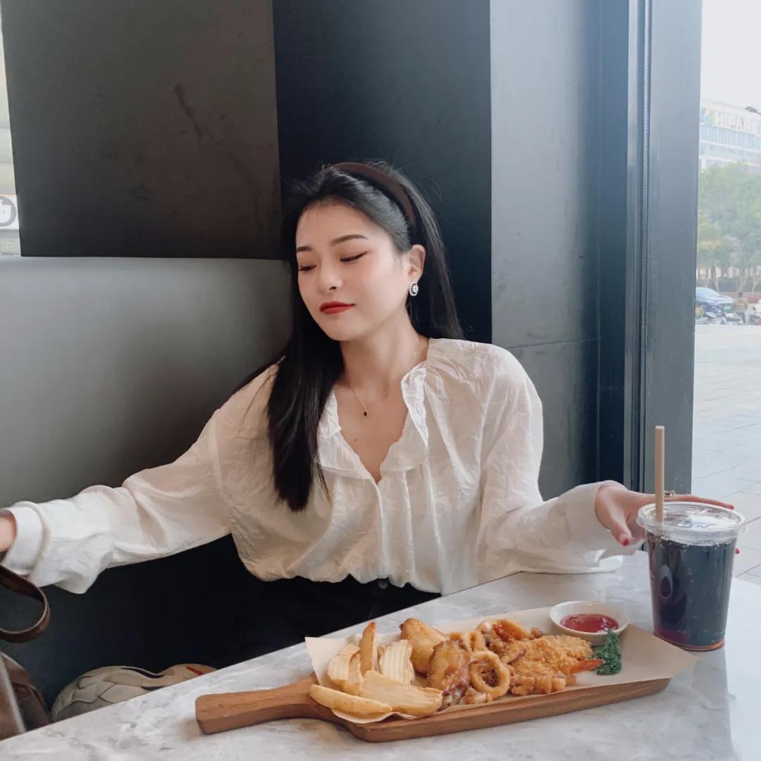 大脸发量少日常怎么化妆打扮,四十岁大脸微胖怎样打扮显年轻