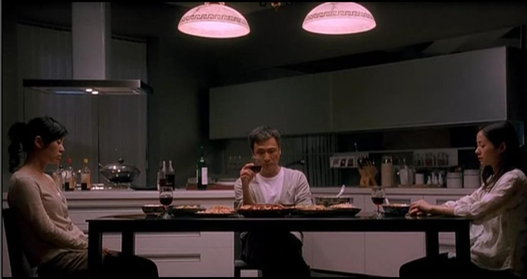 《双食记》：一桌饕餮盛宴，是她惩罚爱情的刑具