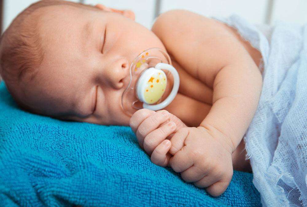 宝宝哭闹，蹬腿，脸通红？孩子发生肠胀气了，教你7招来应对