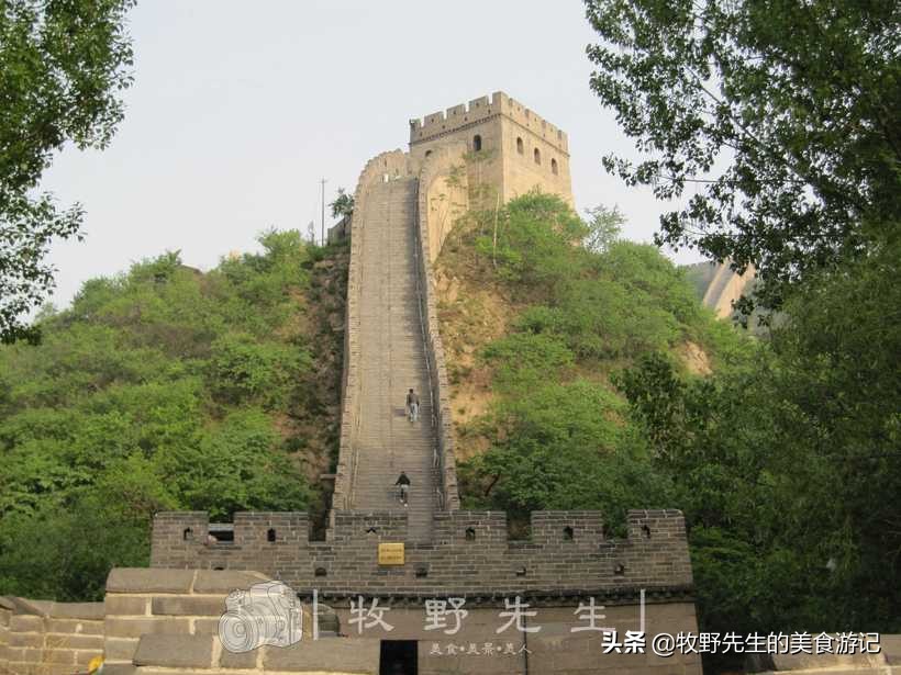 卤煮火烧地道的北京风味小吃,北京卤煮火烧里的菜碟