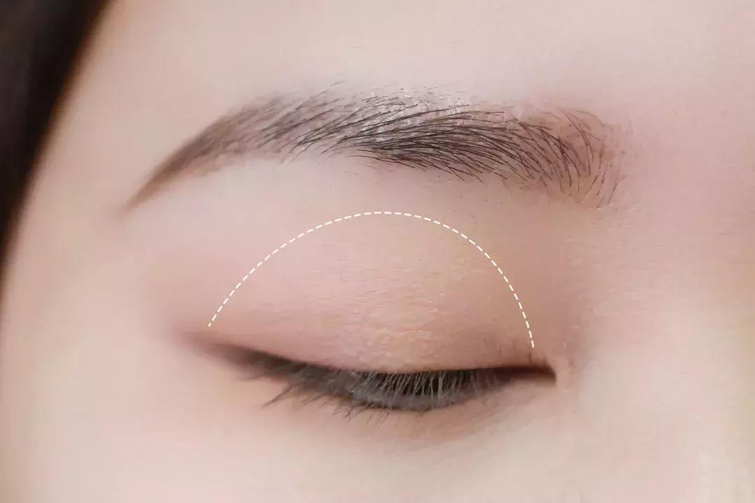 眼影怎么画新手简单又好看不显脏,日常眼影怎么画新手简单又好看
