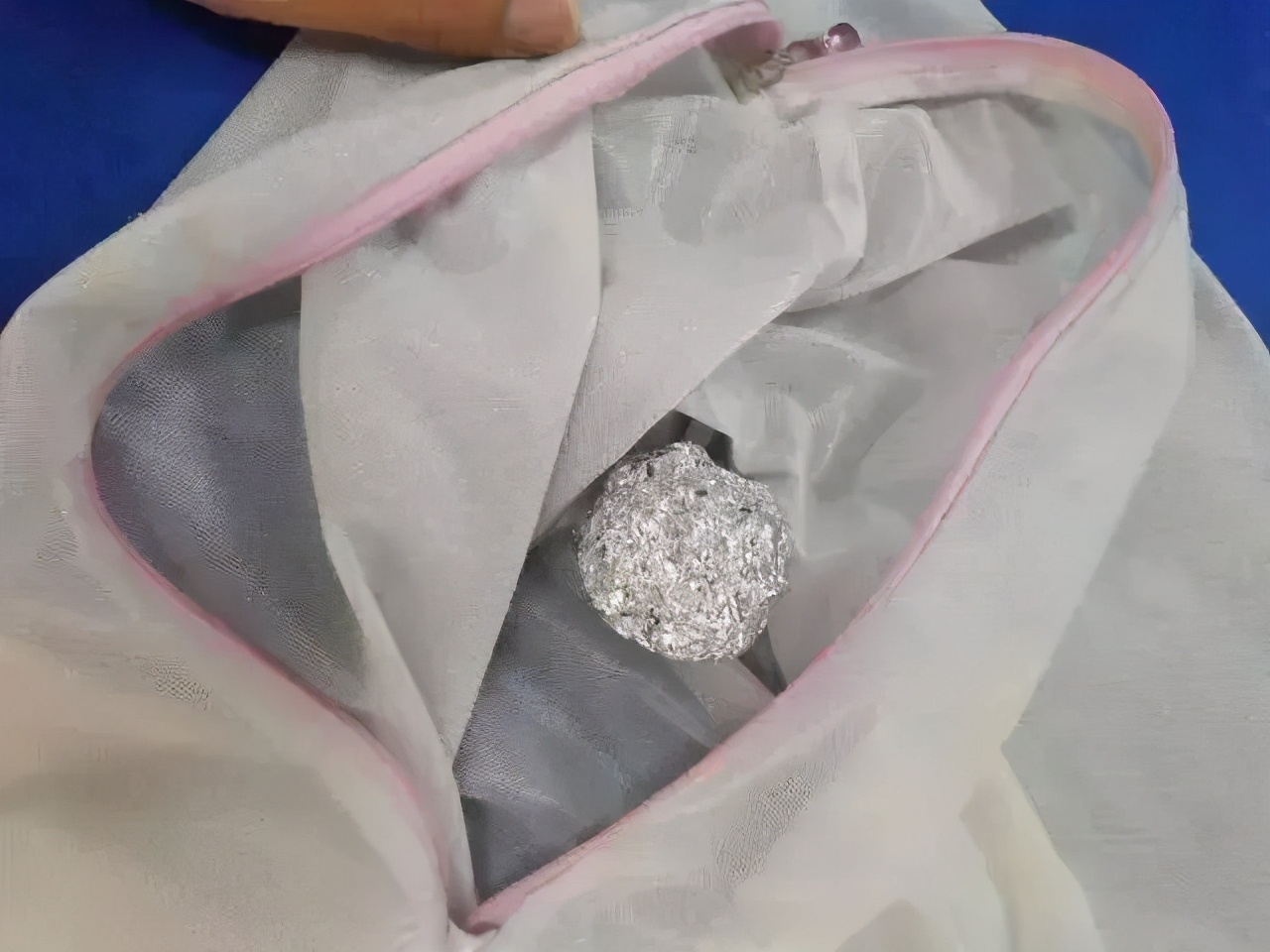 冬天毛衣有静电为什么夏天没有,毛衣静电特别严重只能扔了吗