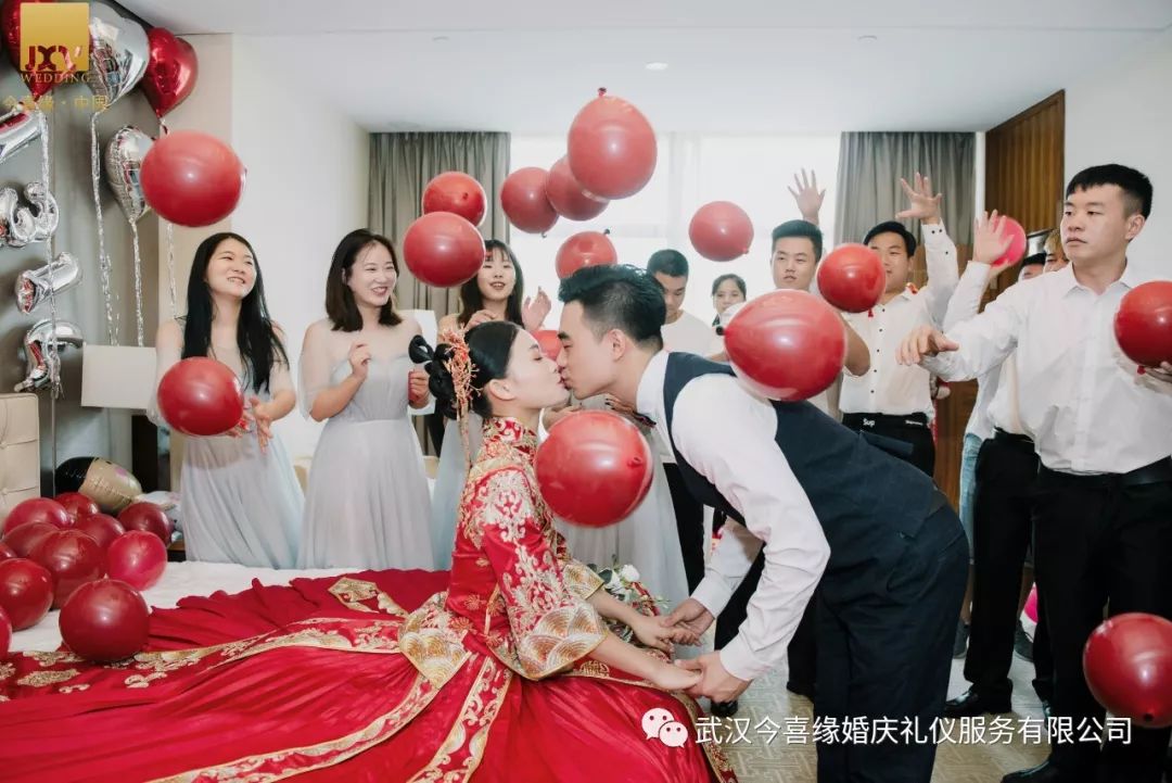 潮婚丨现在年轻人结婚究竟是什么样子？