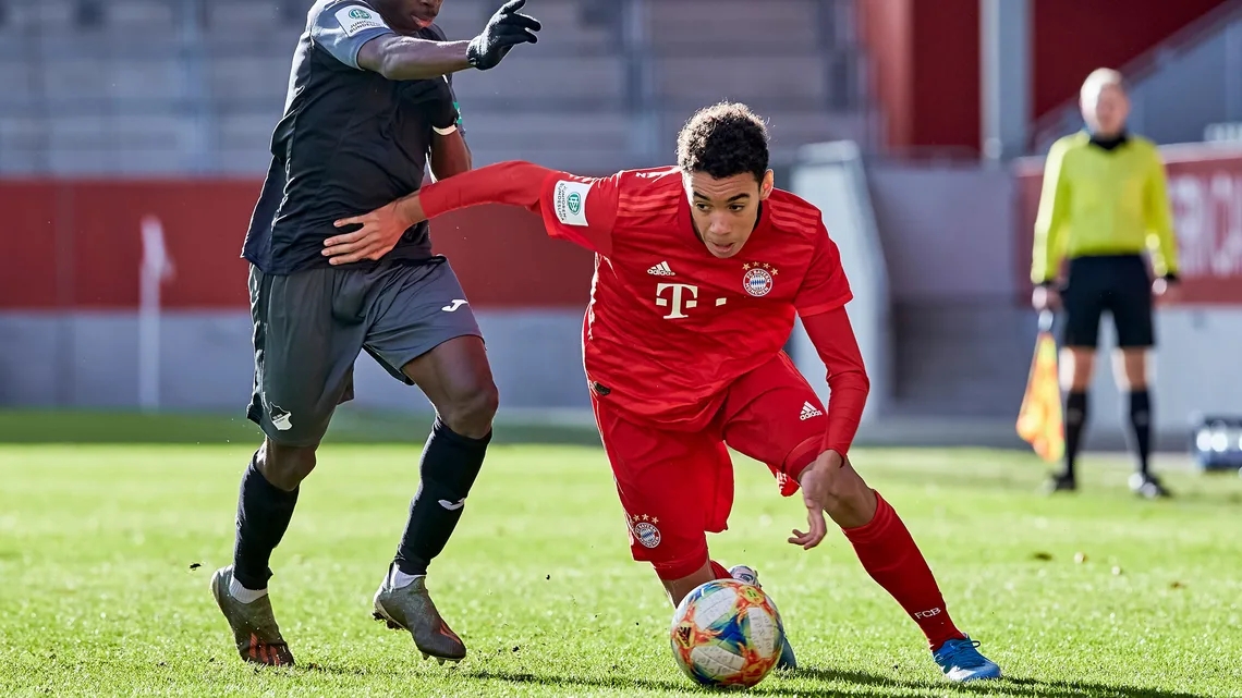 拜仁足坛十大新星之穆西亚拉,拜仁42号穆西亚拉图片