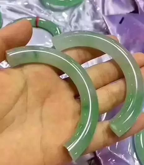 玉镯断是啥兆头,玉镯子断了是什么征兆