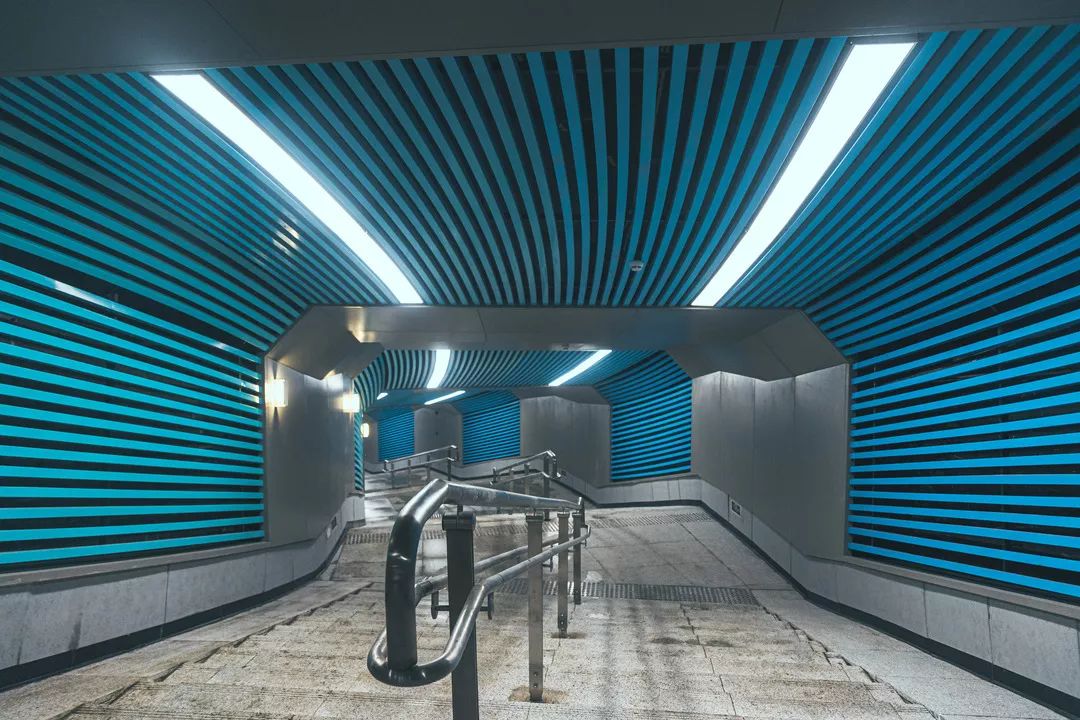 光谷广场地下综合体照片,光谷地下综合体和地下长廊