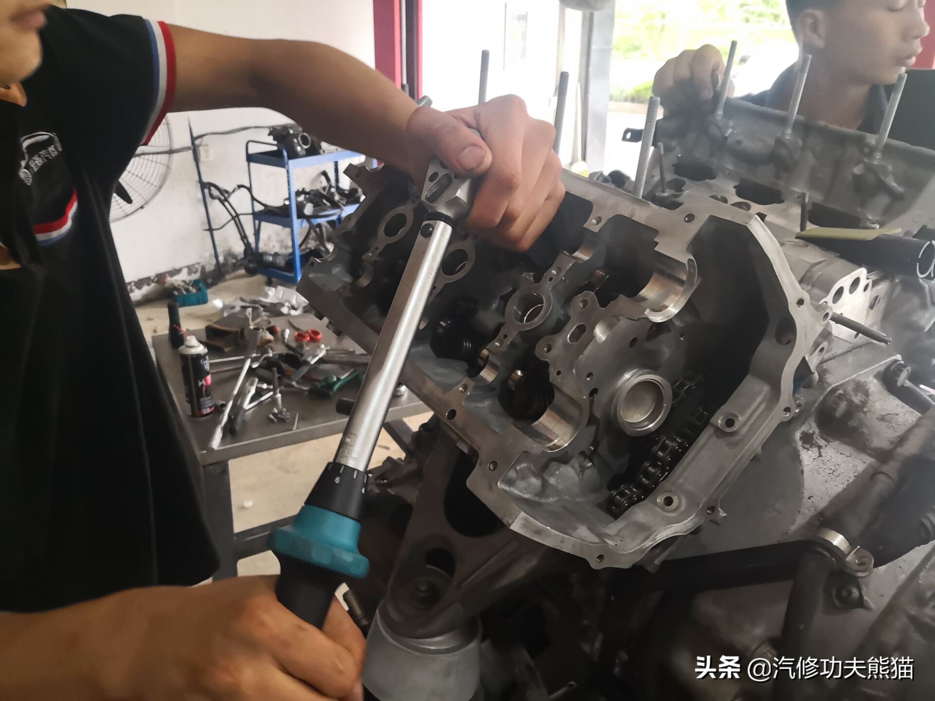 能拉动波音747的大众神车途锐烧机油治理，修完了又可以拉飞机了