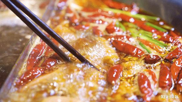 排队归排队，这店名你念的对吗？