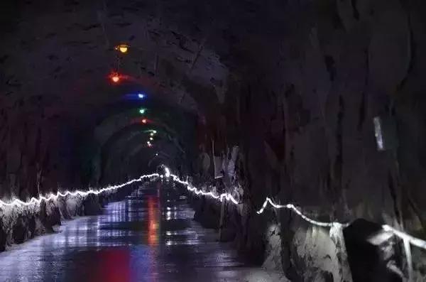 红叶热情似火,金铙胜景如画在醉美的季节遇见你!