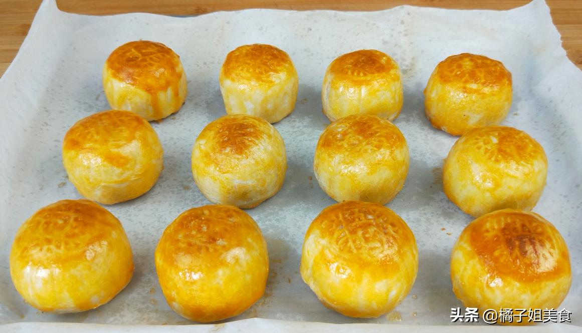 五仁月饼的教程家常,五仁月饼从和面到做的方法