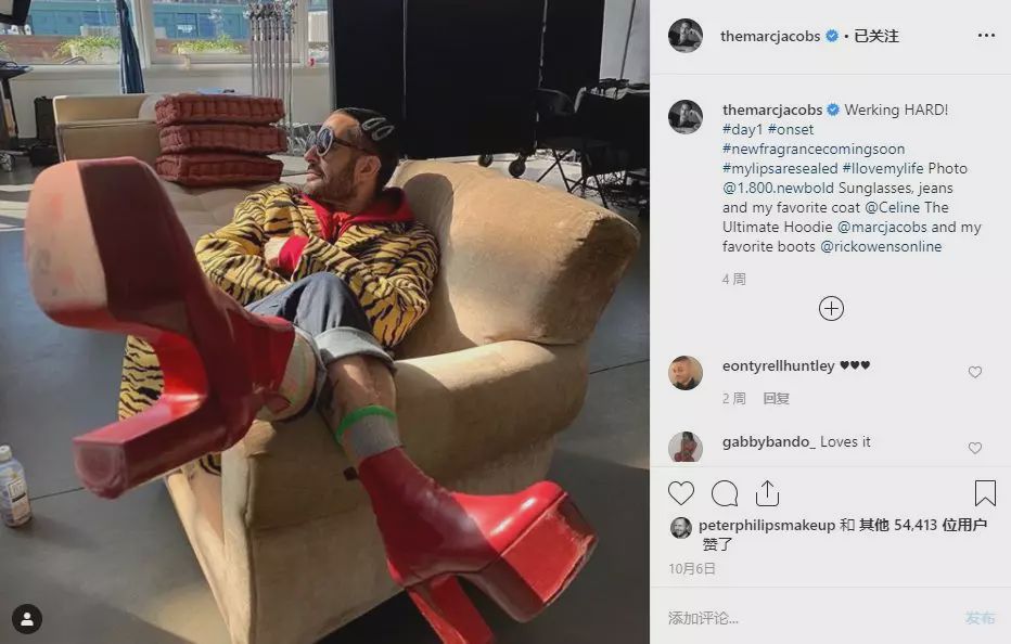 marcjacobs是哪个品牌设计师,marcjacobs设计师蓝色脖饰