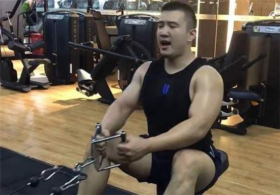 呆妹之前的吃鸡一姐,吃鸡比心陪玩吐槽视频