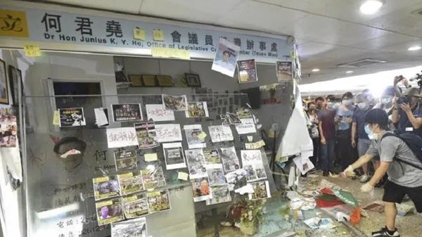 「速递」王毅与新加坡外长相会武夷山；20年了，81192,请返航！;港台退出所有奖项评选