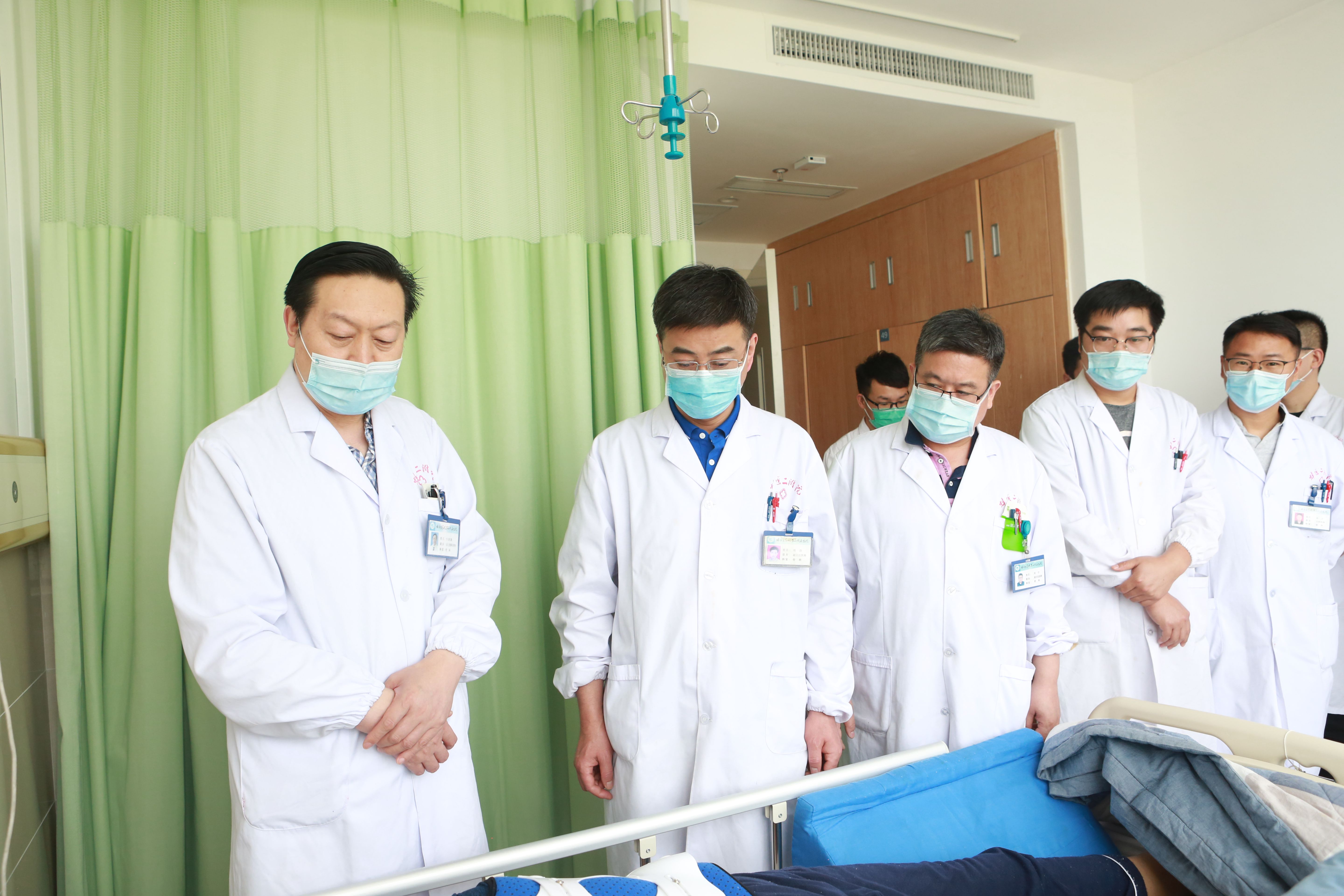 严重驼背的人能平躺吗,驼背18年终于治好了