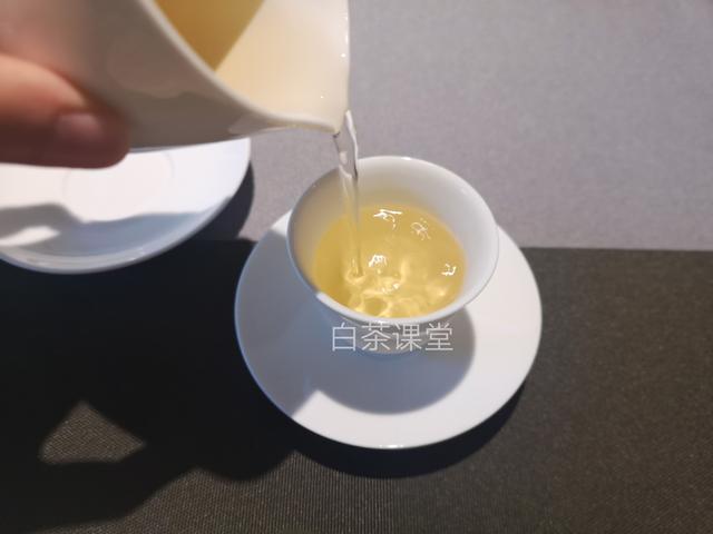 老白茶有两个办法可以提高茶香,怎样才能煮出老白茶的香气