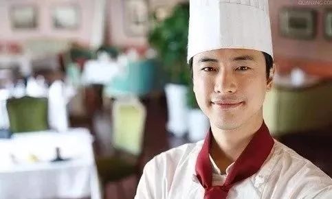 厨师平时是怎么工作的,作为一个厨师应具备什么能力