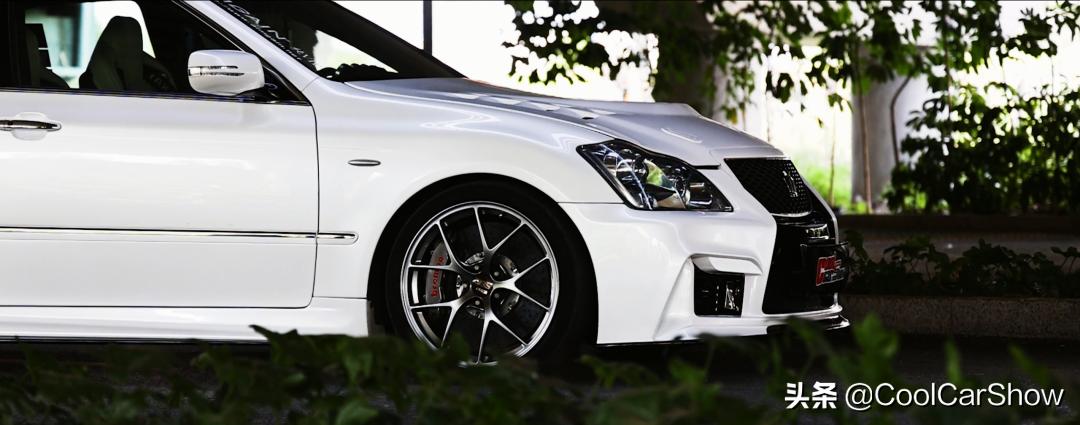 经典12代皇冠情怀老车,13代皇冠翻新复活视频