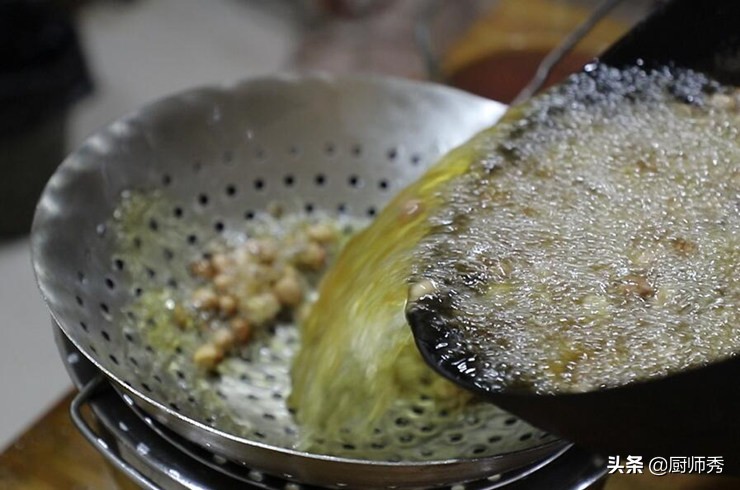 下酒菜醋泡花生的做法,酸辣爽口养胃的醋泡花生