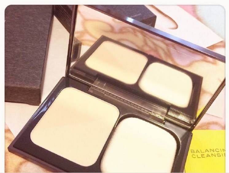 蜜粉和散粉不一样吗,蜜粉散粉粉饼的区别和使用