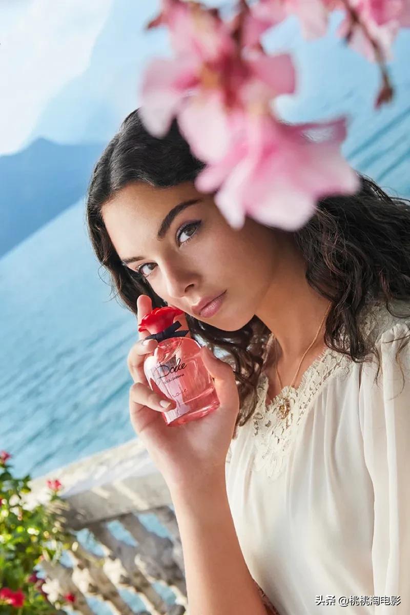 组图：魅力依旧！“西西里女神”莫妮卡·贝鲁奇杂志大片