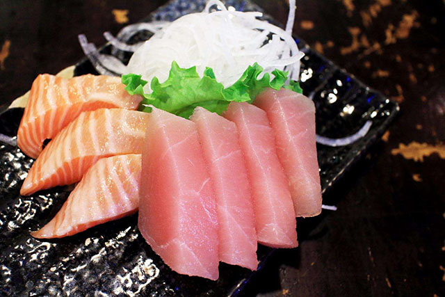 日本人为什么爱吃生鱼,很爱吃生鱼片的日本人