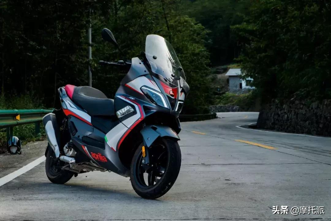 这是一辆让人爱恨交加的大踏板,阿普利亚SRMAX300综合测评-下