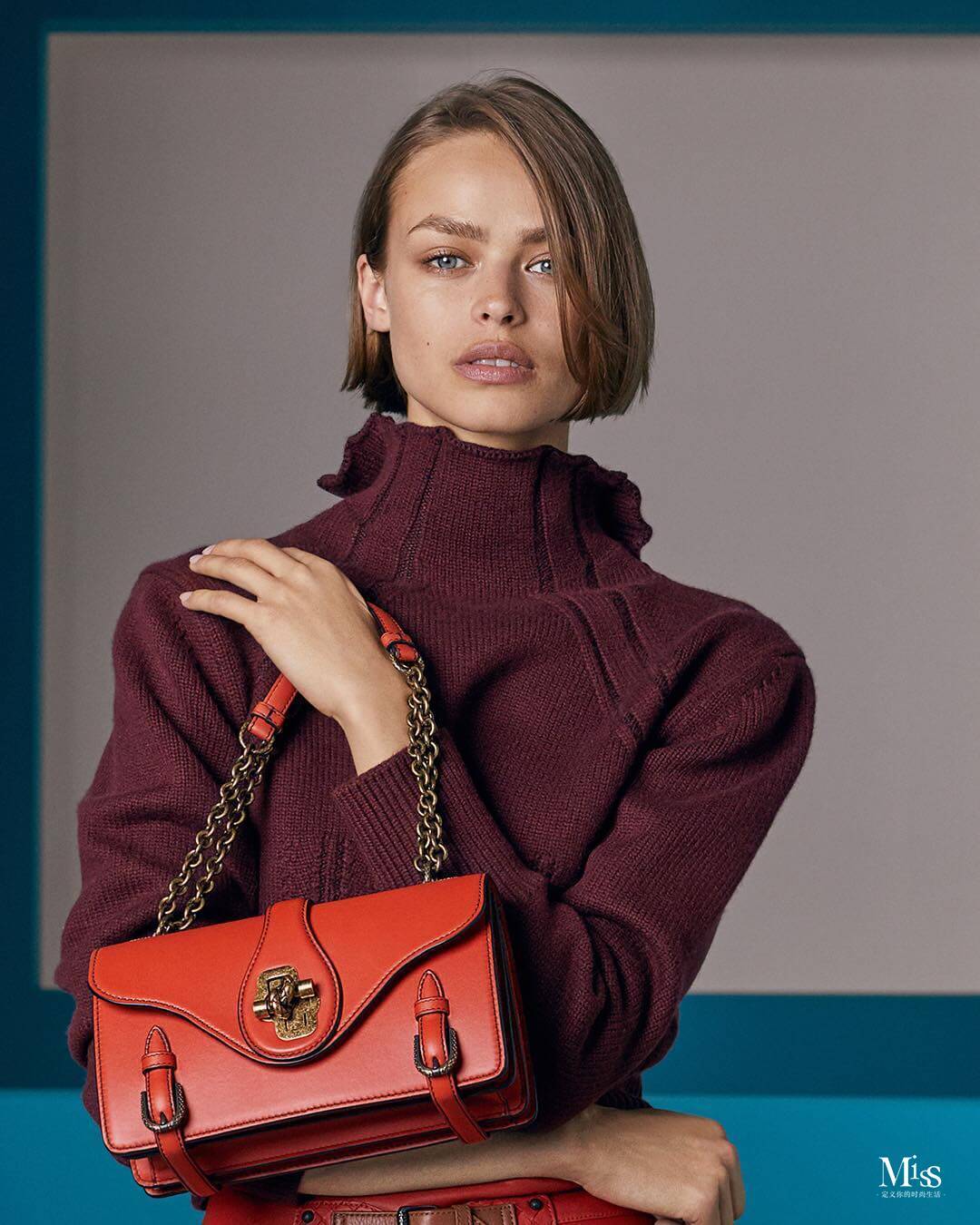 哑光妆容的魅力，在于提供漆黑的夜晚，展现色彩之美