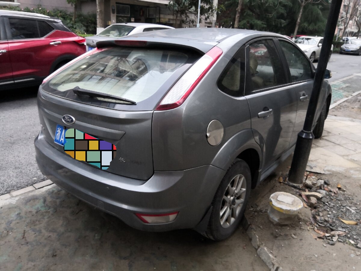 经典福克斯两厢还有人开吗,福克斯两厢新款对比老款