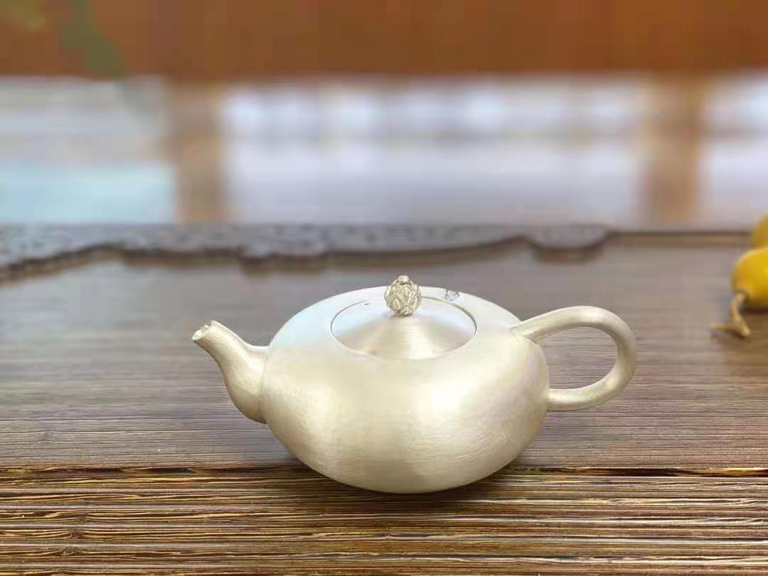 银壶买做旧还是本色,紫皮银壶和做旧银壶