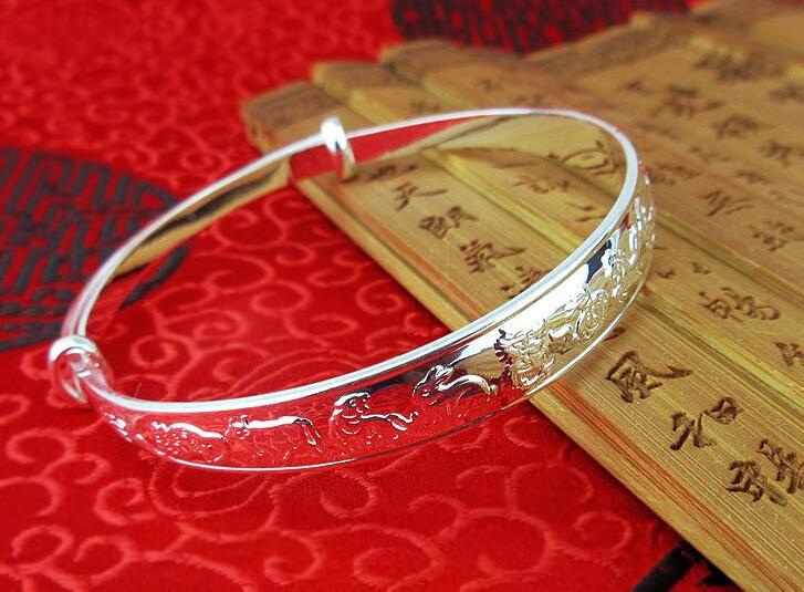 银手镯变成铜色了怎么清洗,银手镯氧化成了紫黑色怎么办