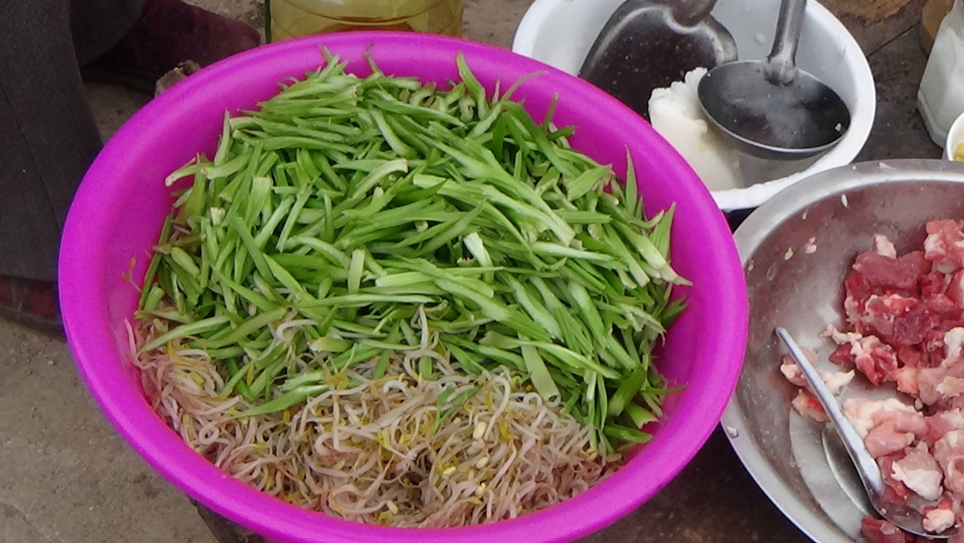 东北杀年猪来吃猪肉,老东北杀年猪