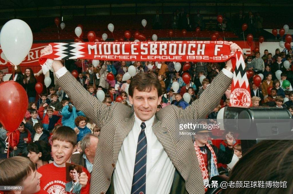 英格兰第一铁汉，骨折踢完比赛，40年前战胜曾国足，爱穿牛逼鞋