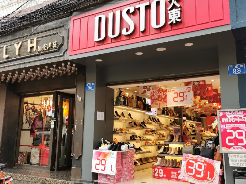 昆明传统零售业直播式营销自救 “求生欲”满满