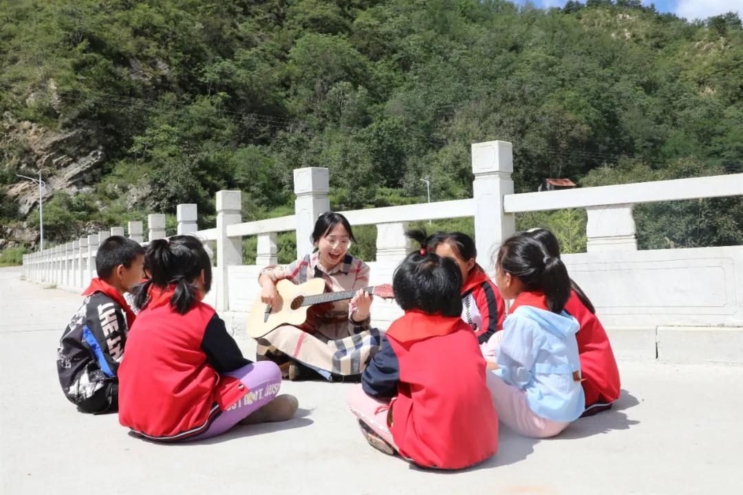 河北女孩儿意大利留学归来却到偏远山区教音乐，她把那里称作“世外桃源”
