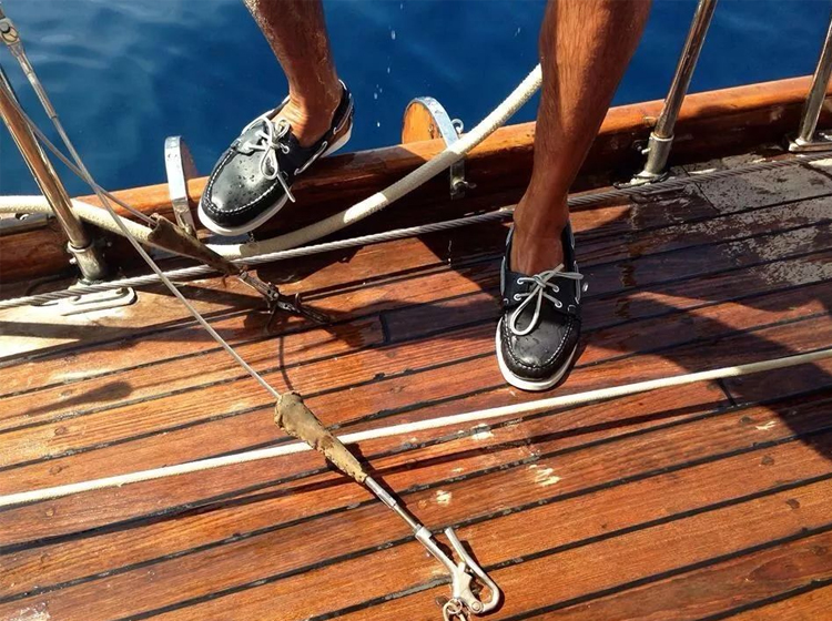 船鞋为什么会硌脚,为什么船鞋很丑