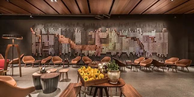 星巴克首席执行官哪里人,星巴克的设计是谁设计的