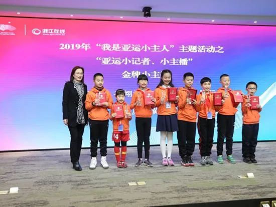 恰同学少年勇敢追梦,恰同学少年请全力奔跑