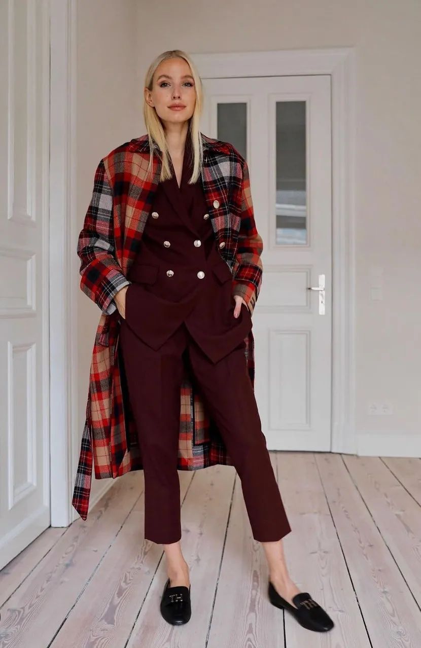 墨绿色格纹大衣怎样搭配好看,短款格纹毛呢大衣的搭配方法