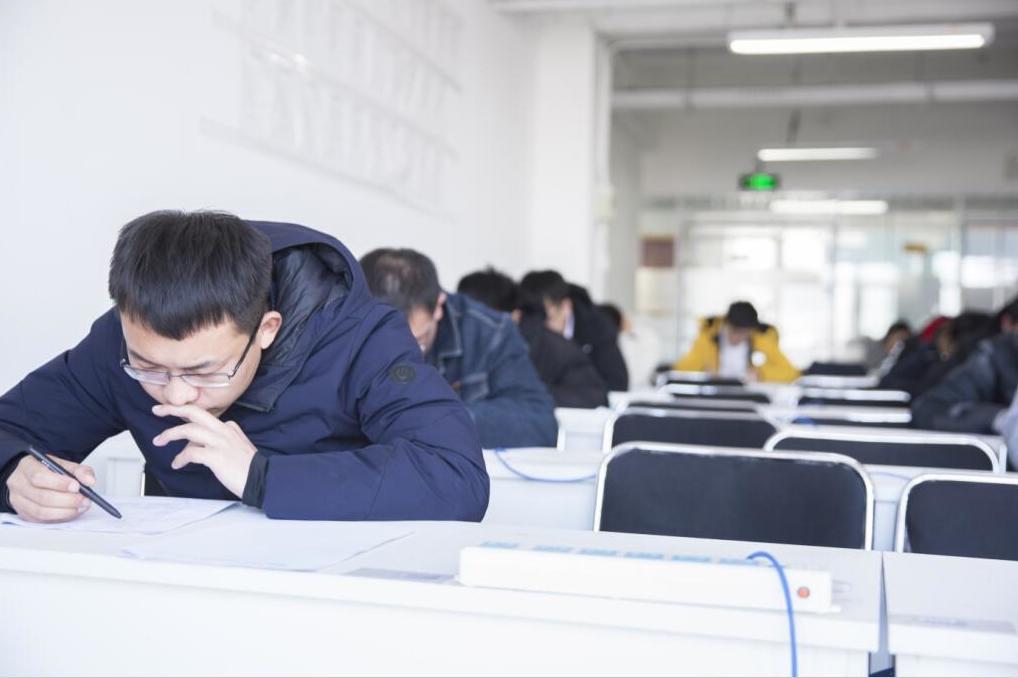 如何让码农直通CTO？探访百战卓越班的衡水中学模式