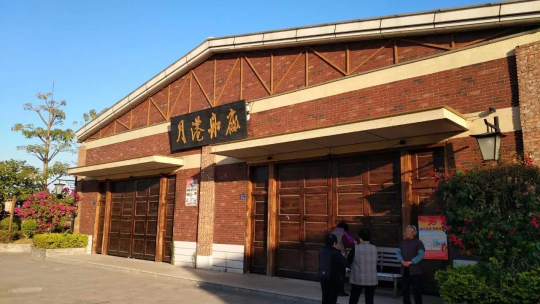 居家良药和兴白花油,起于福建,发迹星马,为什么有水仙花设计?