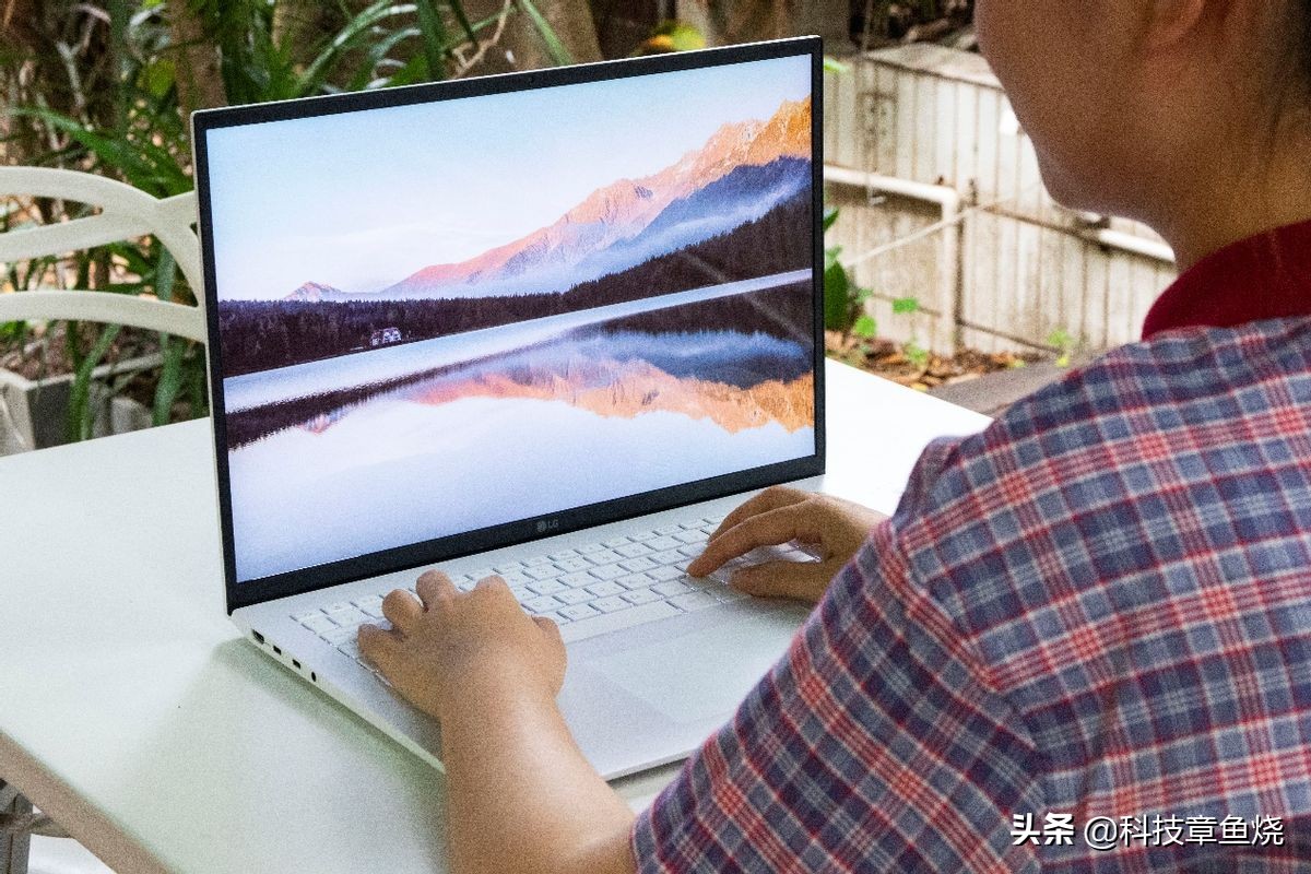 lg原厂显示器,lggram屏幕感受