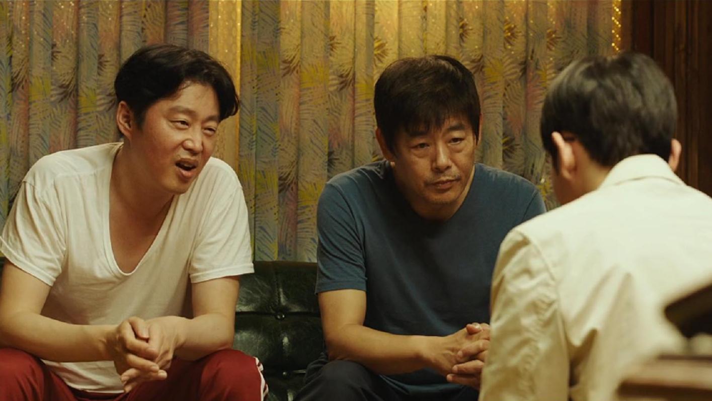 一上映就夺得韩国电影票房冠军，赶超《阿凡达》的纪录，不容错过