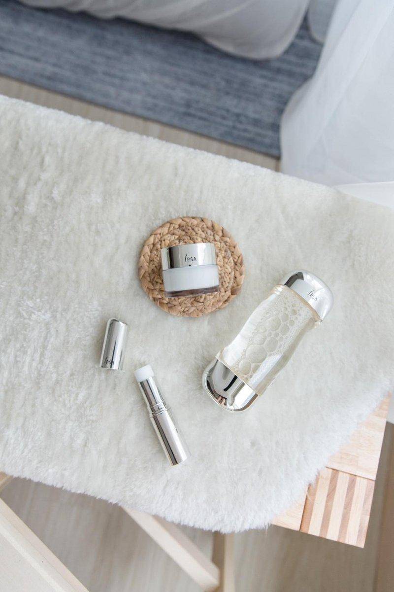 干燥肌肤该如何正确的补水保湿,修护干燥敏感肌肤的产品