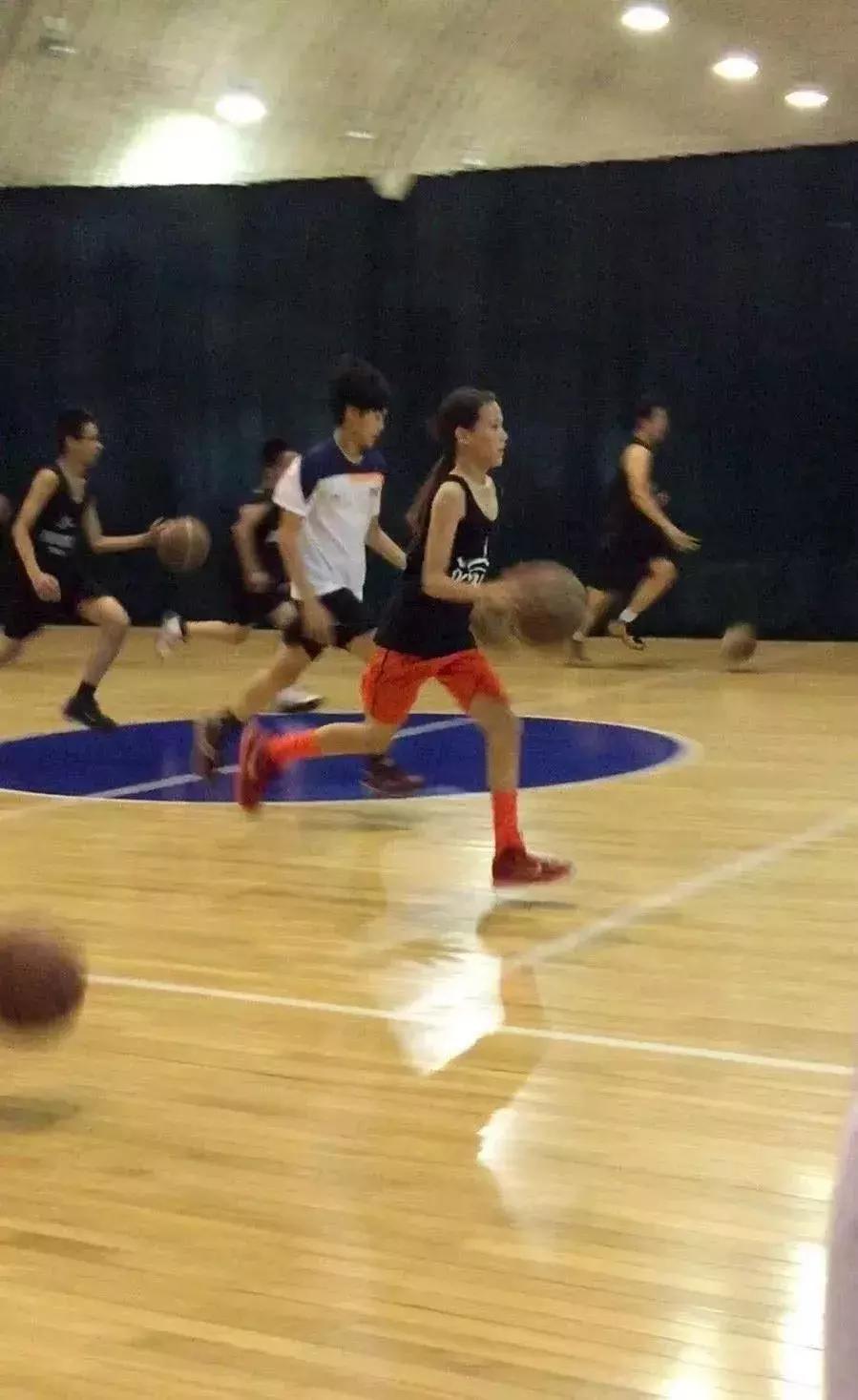 16岁混血少女为中国夺冠,15岁混血美籍女孩