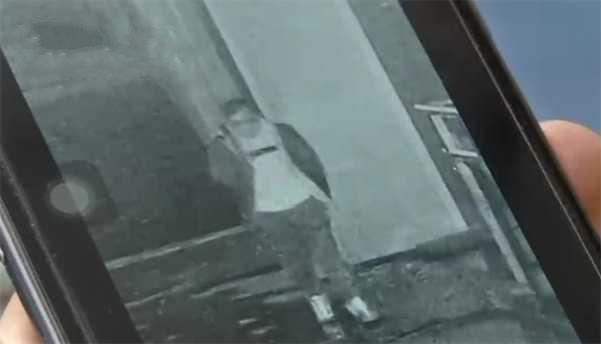 男子与女友酒店开房被*窥偷**半夜听到凿壁竟在墙壁上发现一个洞！