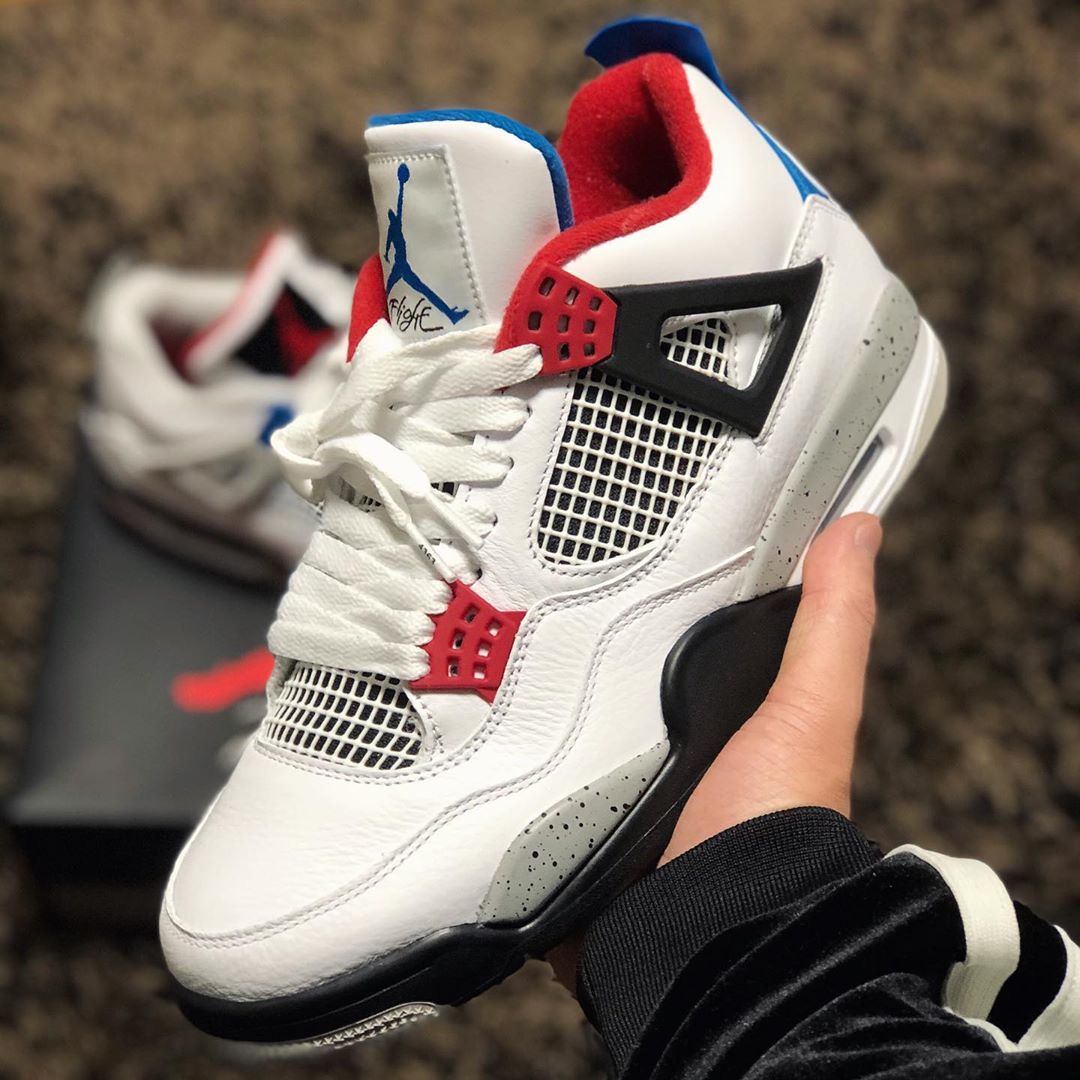 买一送4衣服,买一送四小蓝盾