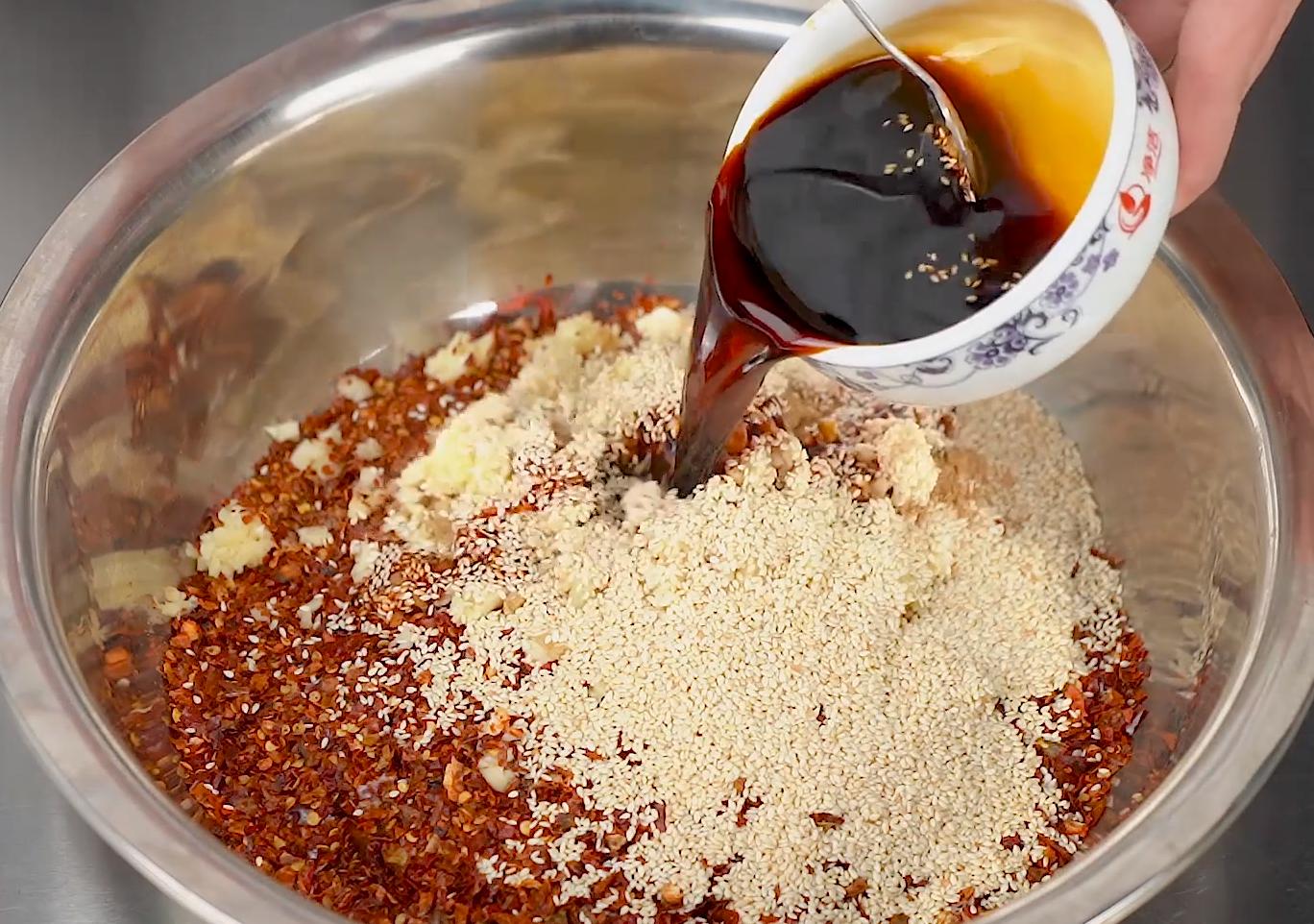 最香的四川辣椒油配方,酒店万能辣椒油制作方法