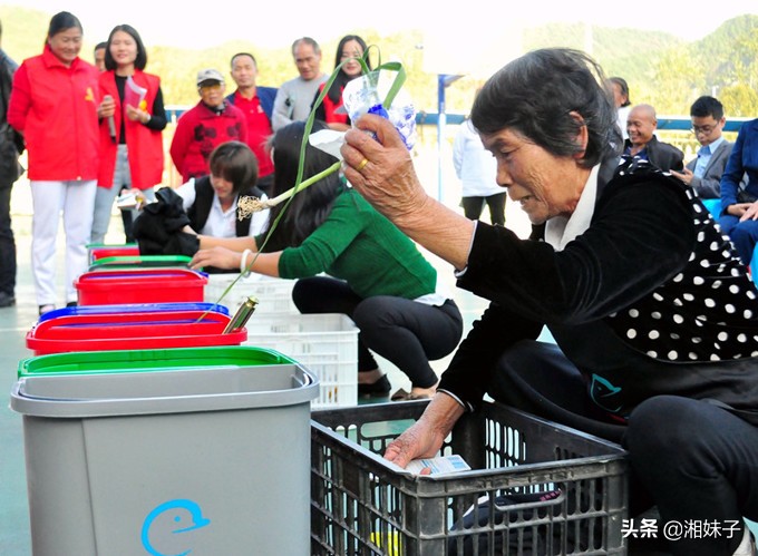 湖南垃圾分类她们在行动！怀化辰溪村里传唱《垃圾分类七字歌》，“分”出居民好习惯