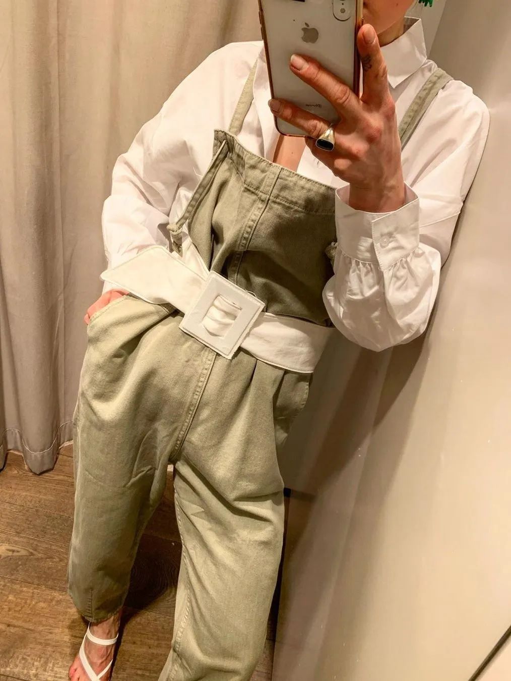 背带裤果然很减龄看起来很少女啊,哪种背带裤既减龄又不过时