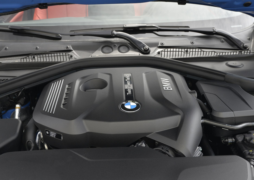 最新款宝马四座硬顶敞篷跑车,最新款宝马四座敞篷跑车